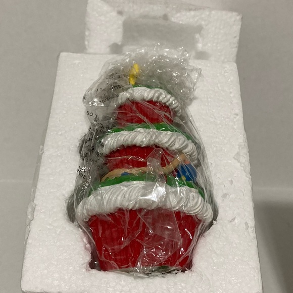 Charming Tails by Enesco, “Merry Christmas Cupcake” Figurine - Picture 6 of 10